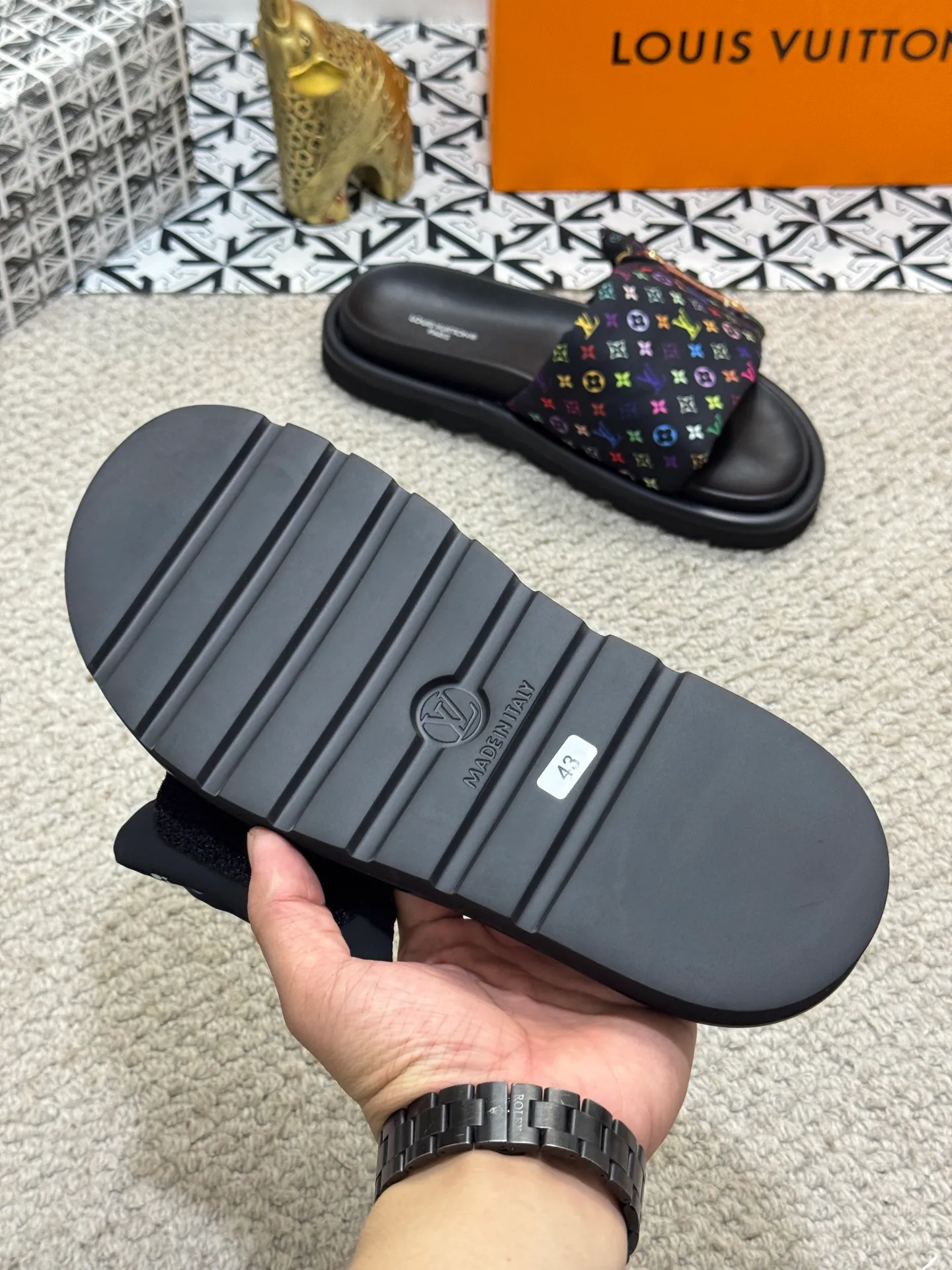Men's men's shoes 💰360 [New style] 🦇🦇Top original order [Louis Vuitton] Couple style 👫Spring and summer style🎯🎯As an active family in the fashion industry ⭐ Lv is characterized by bold innovation ⚡Fabric down cloth🔥 Combined outsole, clean and tidy ⚡Fashionable and generous🌹Multiple colors available..Size: 36-44 (45 customized